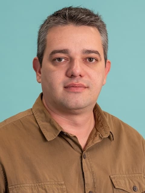 Headshot of Antonios Pezouvanis