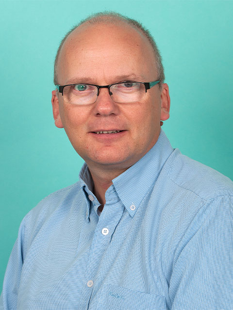 Headshot of Rob