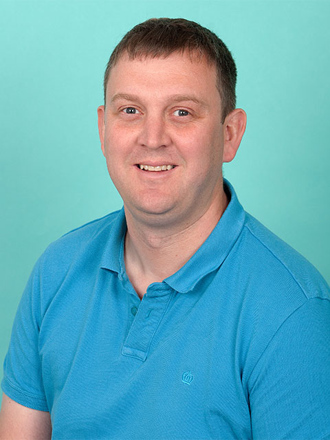 Headshot of Simon
