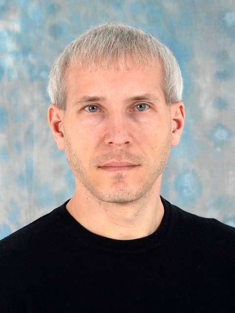 Headshot of Konstantin Loponov