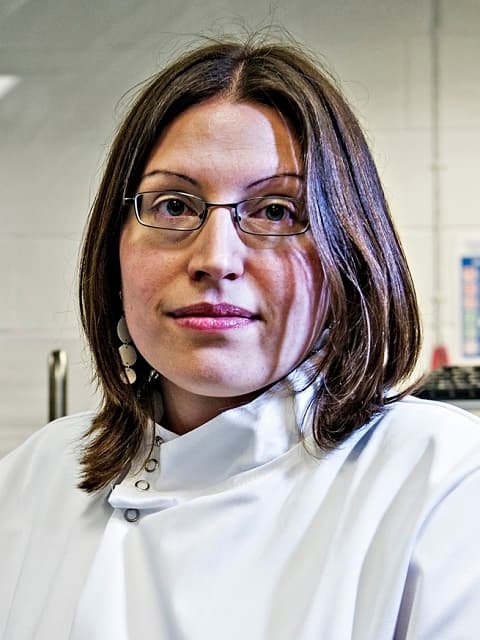 Elizabeth smiling in lab coat