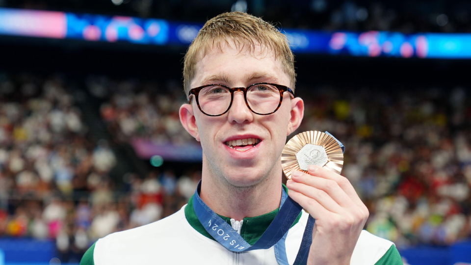 Daniel Wiffen with bronze medal
