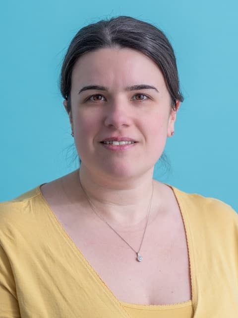 Photo of Dr Sarah Woods