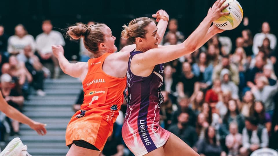 netball players during the match