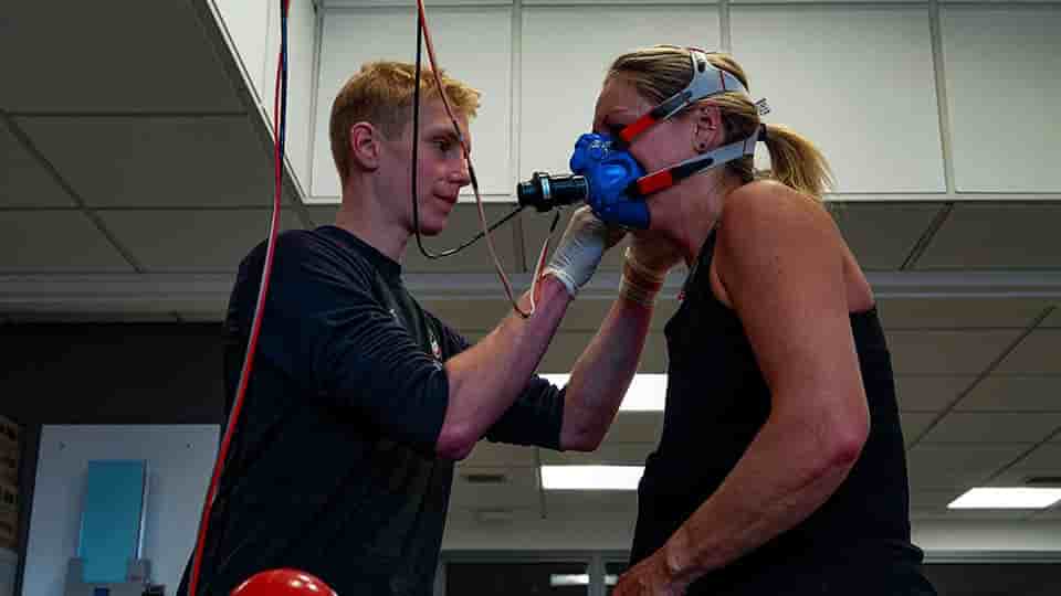 Amy, a physiology client is workiing with Alex, one of our physiologists on some run testing.