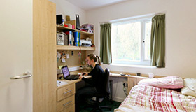 Hall ensuite bedroom