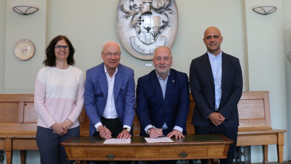 (L-R): Professor Vicky Tolfrey (Director of the PHC and Sub-Dean of Sporting Excellence and Opportunities within SSEHS), John Dowson (Chair for the UK Sport Institute), Professor Nick Jennings (Vice-Chancellor and President of Loughborough University), Matt Archibald (National Director for the UK Sport Institute).